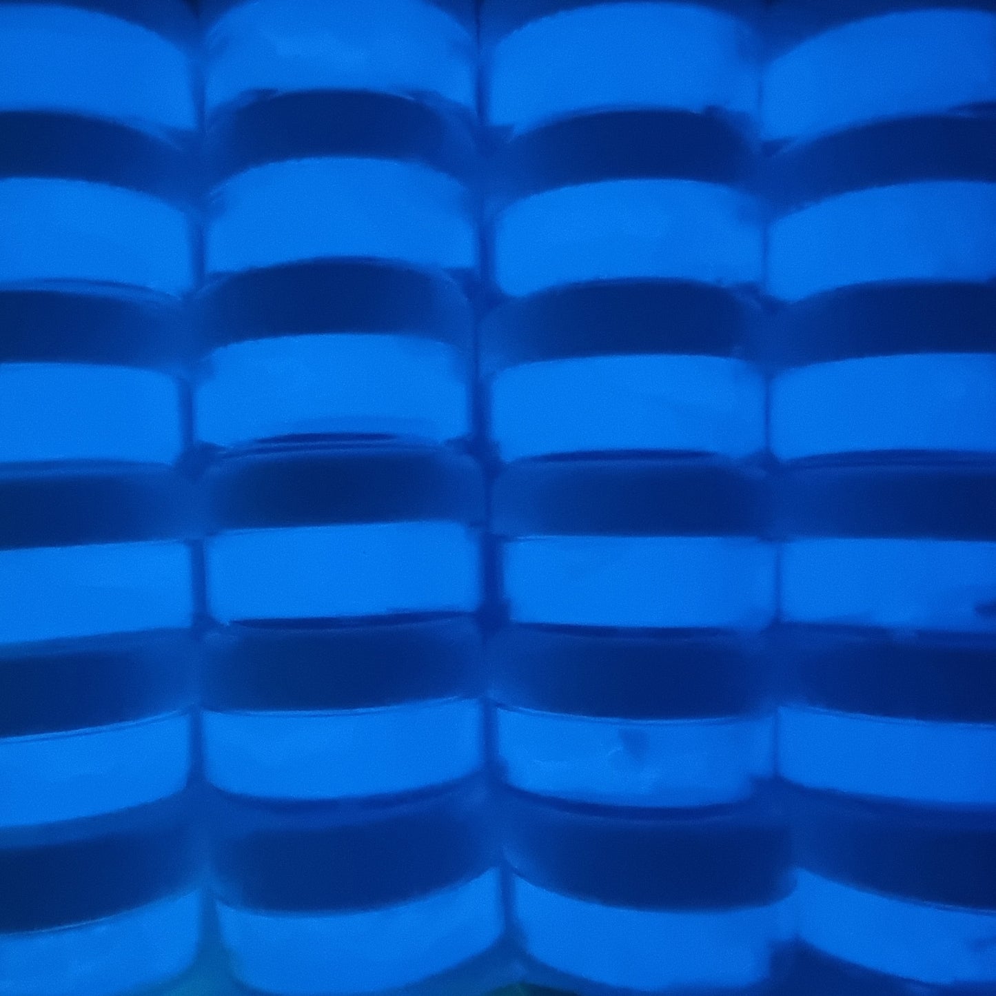Brilliant blue glowing mica powder