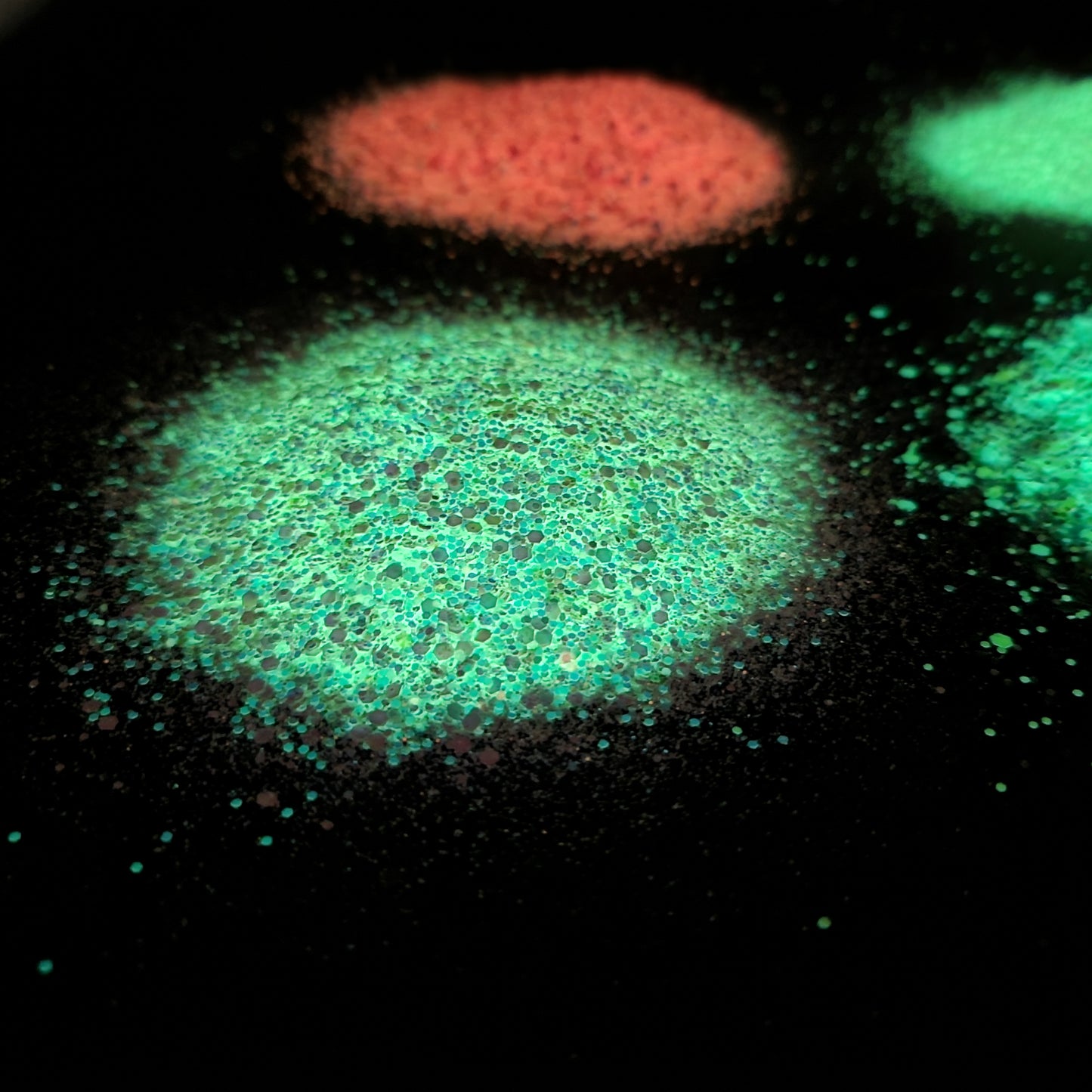 Glow In The Dark - Sweet Emotion - Mystic Art Glitters