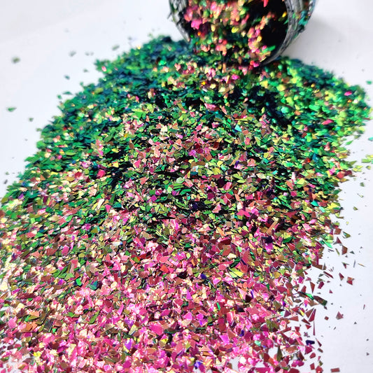 Summer is a colour changing, small size flake glitter. Shifts between green and pink.