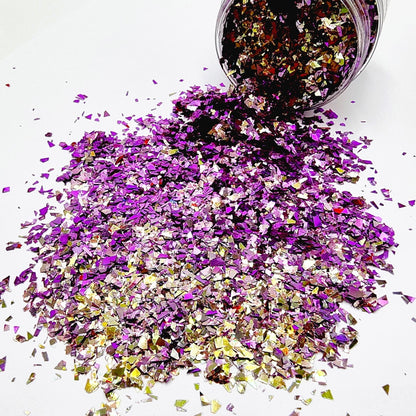 Razzle Dazzle is a colour changing, small size flake glitter. Shifts between purple and gold.