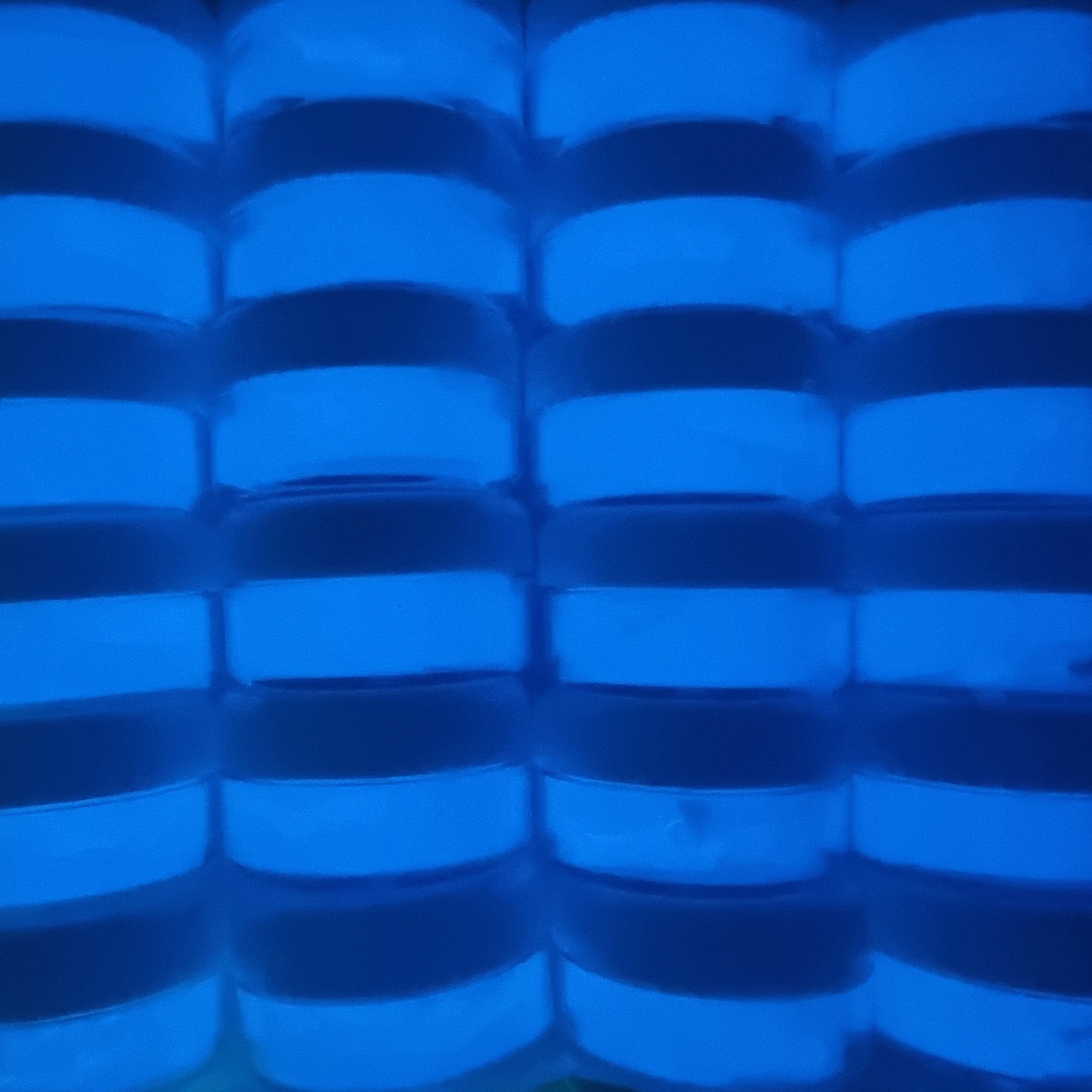 Brilliant blue glowing mica powder