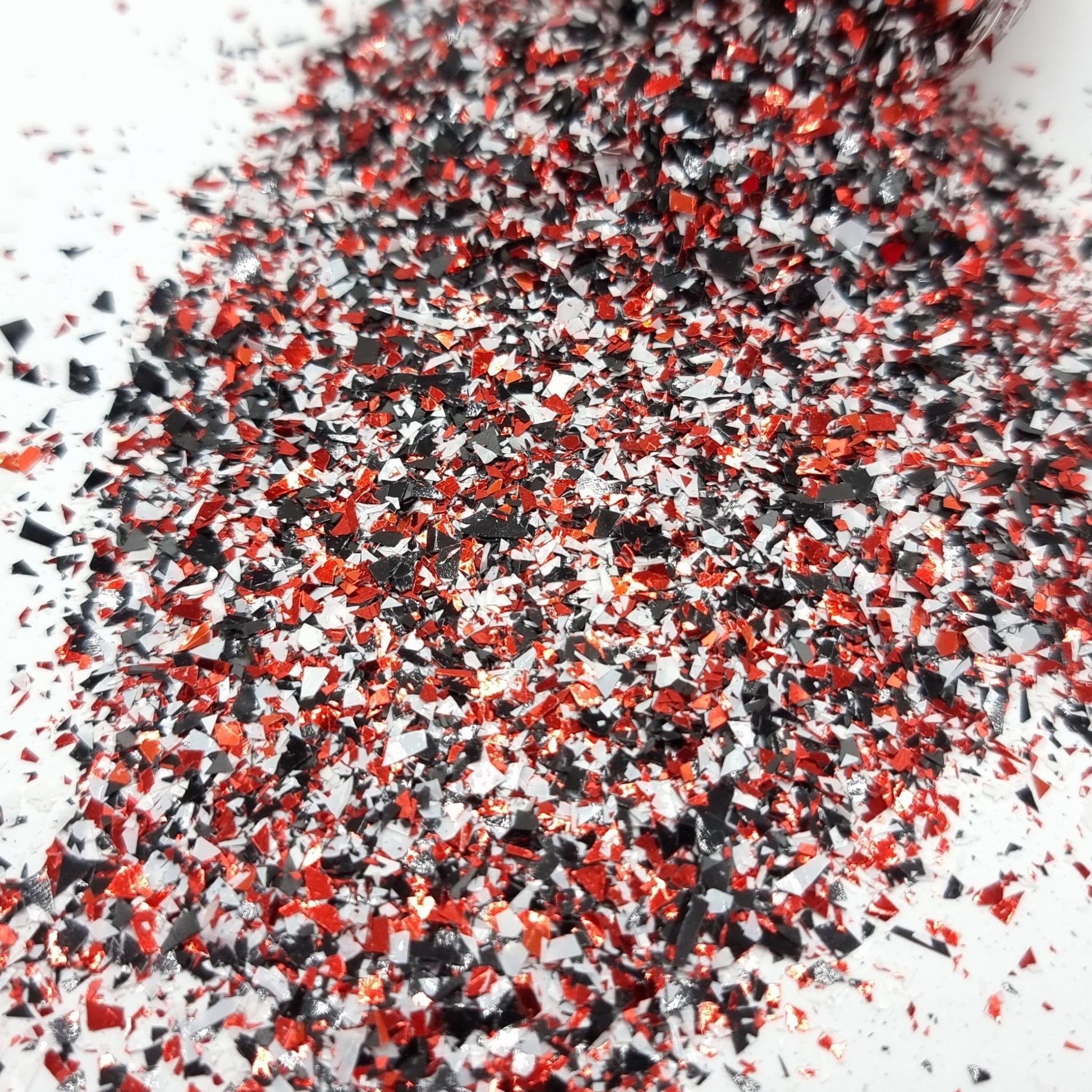 Woodpecker is a small size, multicoloured, flake glitter.