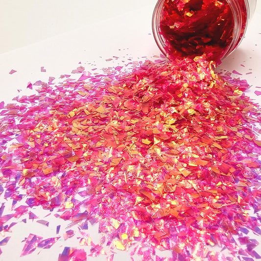 Fandango is a colour changing, small size flake glitter. Shifts between pink and purple.